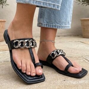 Guess Womens Black Croc Embossed Chain Link Square Toe Loop Flat Sandals Size 8M